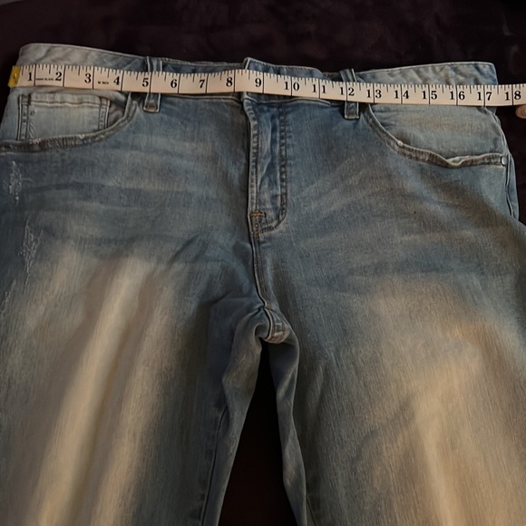 Simply Noelle light wash Distressed Jeans size 10 - Picture 7 of 8